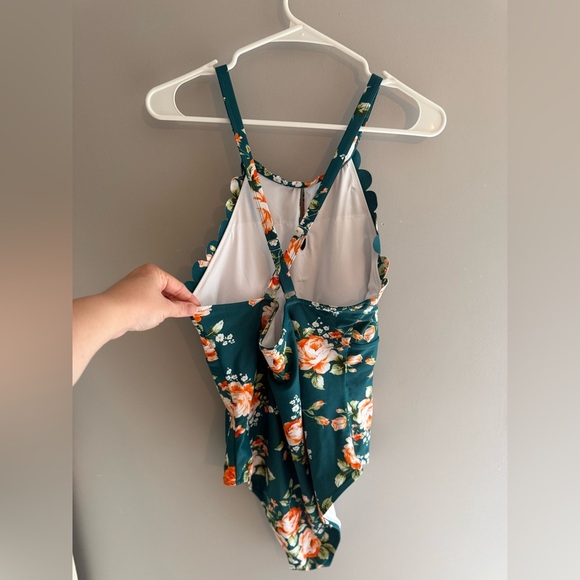 Cupshe Womens One Piece Swimsuit SZ XL Green Floral Scalloped Criss Cross Back - Picture 4 of 12